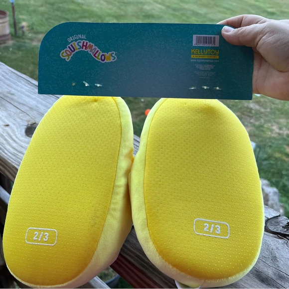 Squishmallows Slippers Baby Shark 2/3 - Picture 3 of 3